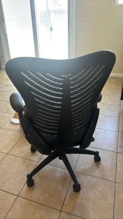 Desk rolling chair