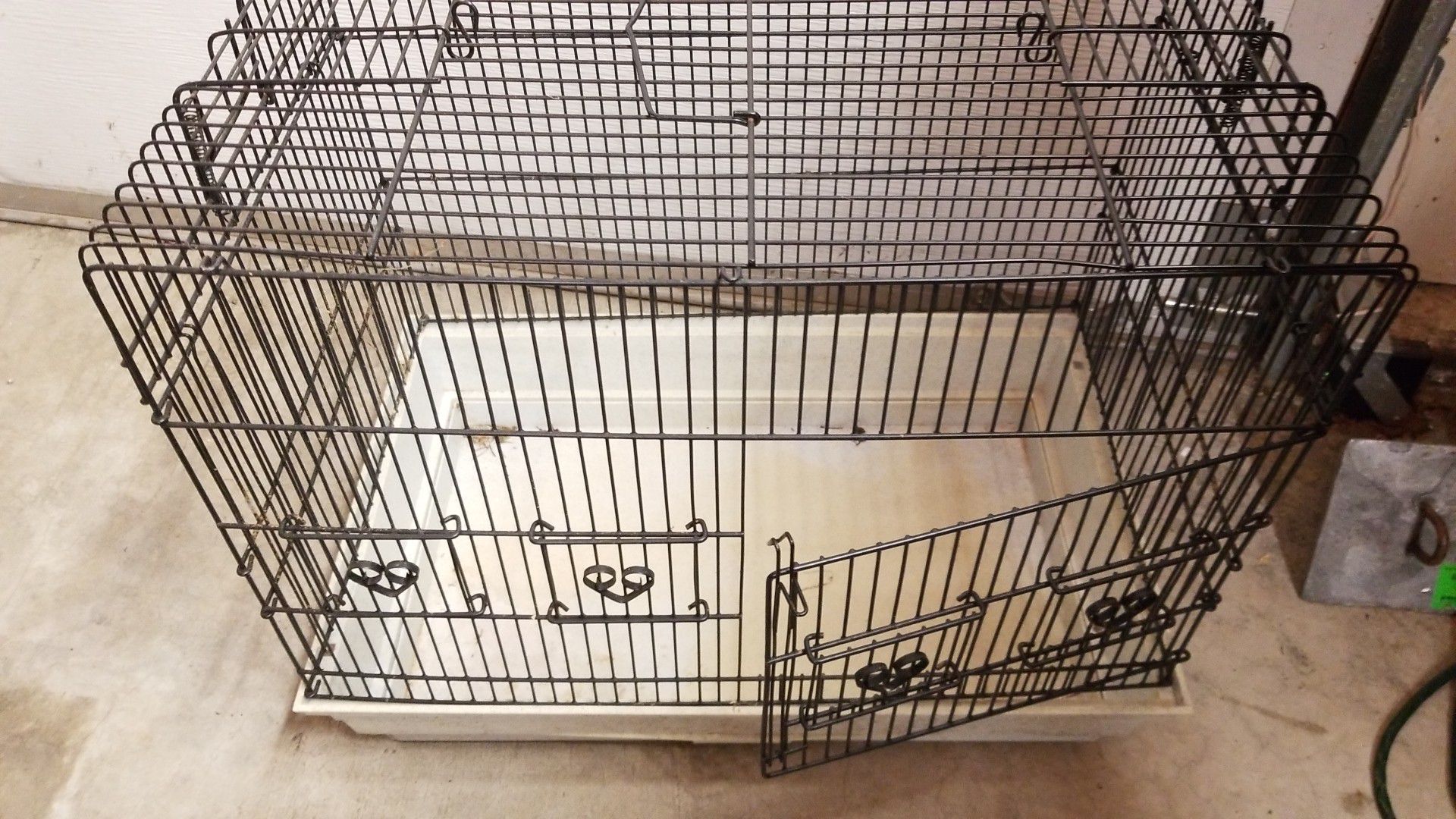 Bird or critter cage 23x19.5x14 with cleaning tray, 5 doors on is quite large in the front