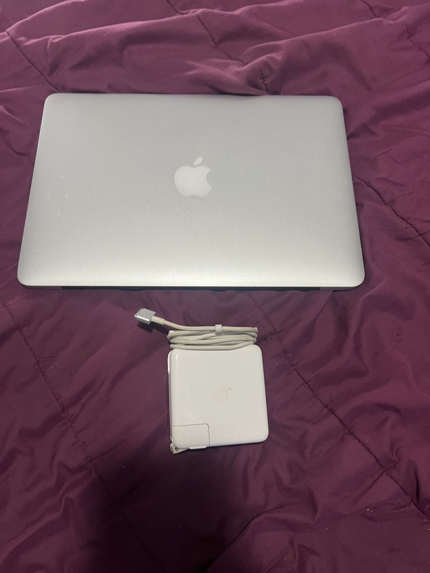 MacBook Pro Model A1502,13’ Retina, 2.6 GHz Dual Core i5, 8 Gigs of Ram, 512 SSD.