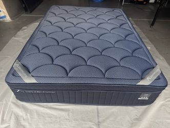 Queen Dreamcloud LUXE Hybrid Mattress
