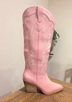 https://offerup.com/redirect/?o=TWkuaW0= Western/cowboy indigo cowboy boots in pink