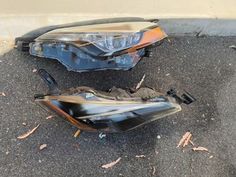 2017-2019 Toyota Corolla Headlights OEM.
