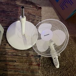 18” White Fan. Works great! Clean $15 obo- moving 2 days left
