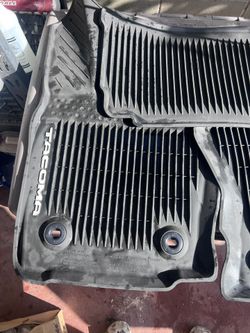 Toyota Tacoma 2024-25 Tapetes