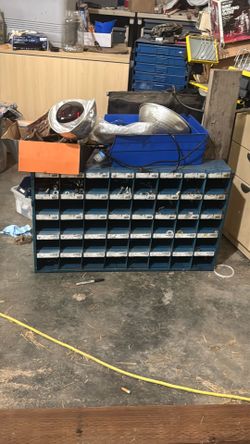 Bolt bin