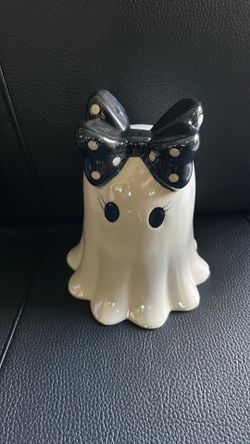 Ghost wit a bow