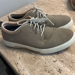 Mens  Size 10 Skechers