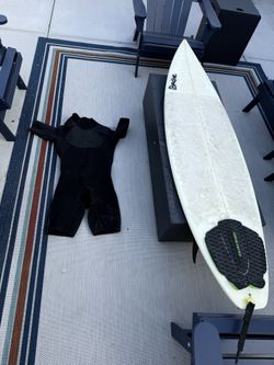 Active Surfboard 6’3” + Rip curl Wetsuit