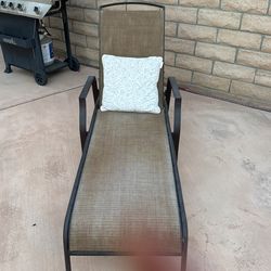 Set Of 2  Lounge Chairs 