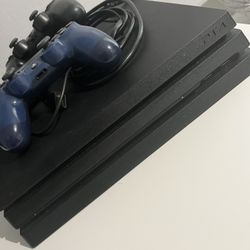 PlayStation 4 Pro & Controllers