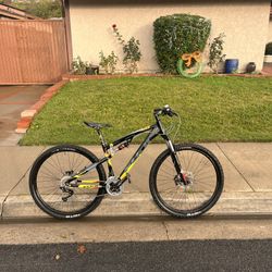 Fuji Mountain Bike Size S/M 29”