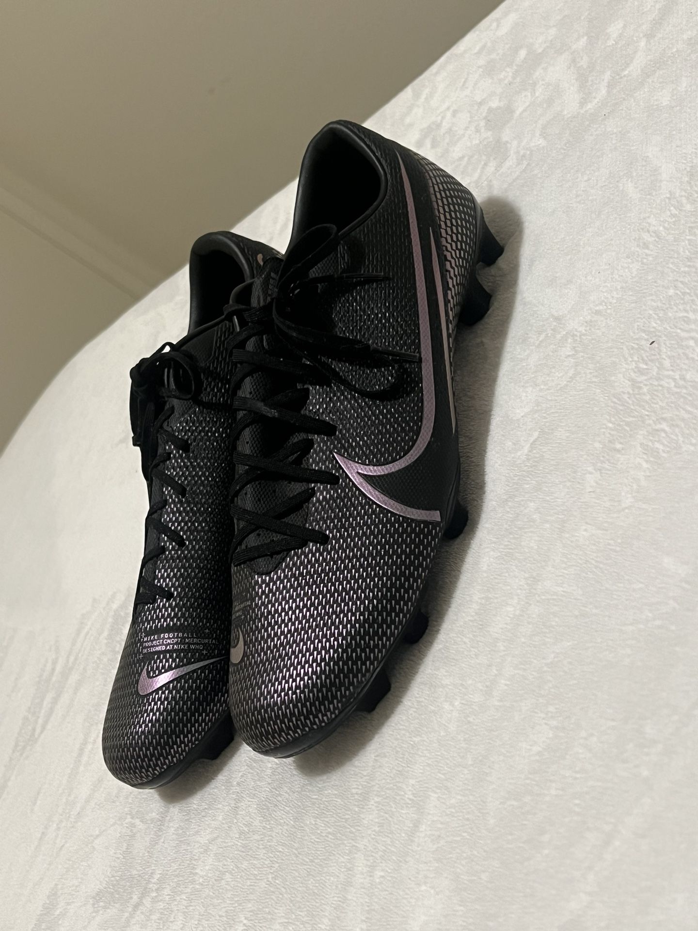 Nike Men’s Black & Purple Soccer Cleats