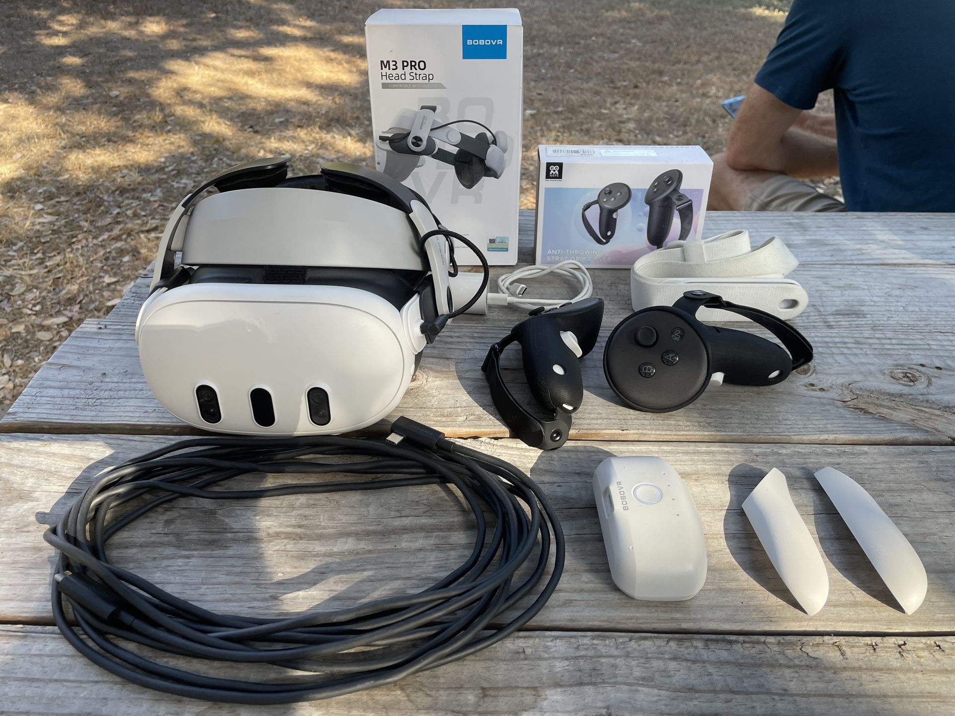 Quest 3 With 2nd Battery And USB Link + More