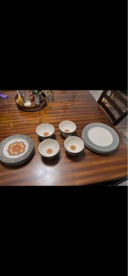 Ceramic Dinnerware Set with Medallion Pattern