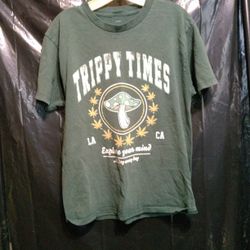 Women's Eighty Eight Trippy Times Green T-shirt. Size Medium.