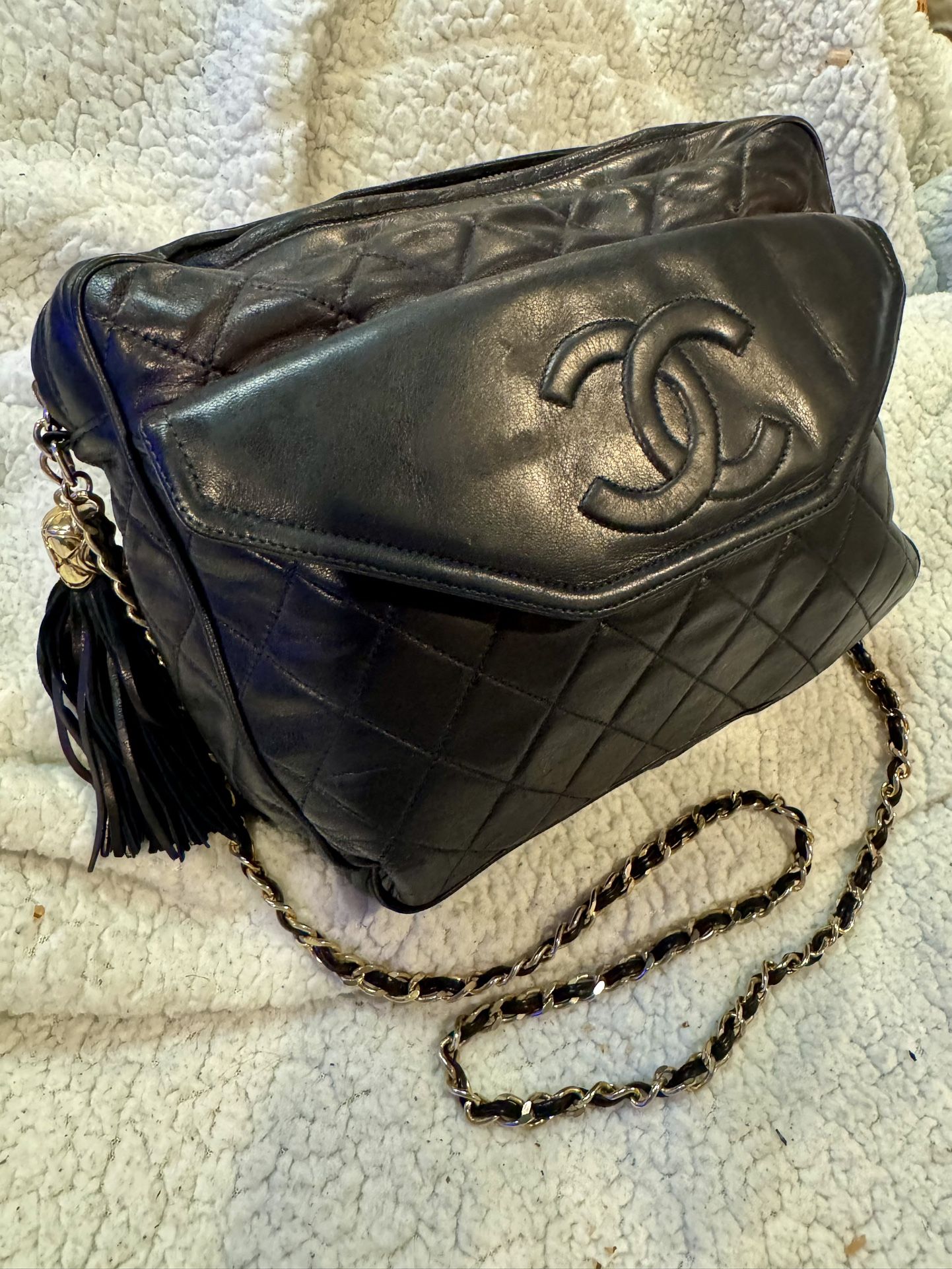 CHANEL VINTAGE LAMBSKIN CC CAMERA BAG IN BLACK