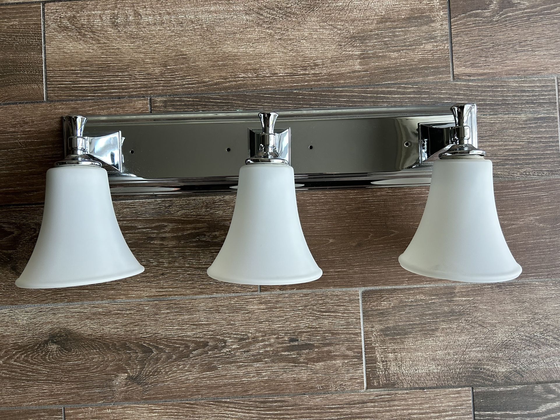 3-bulb vanity light