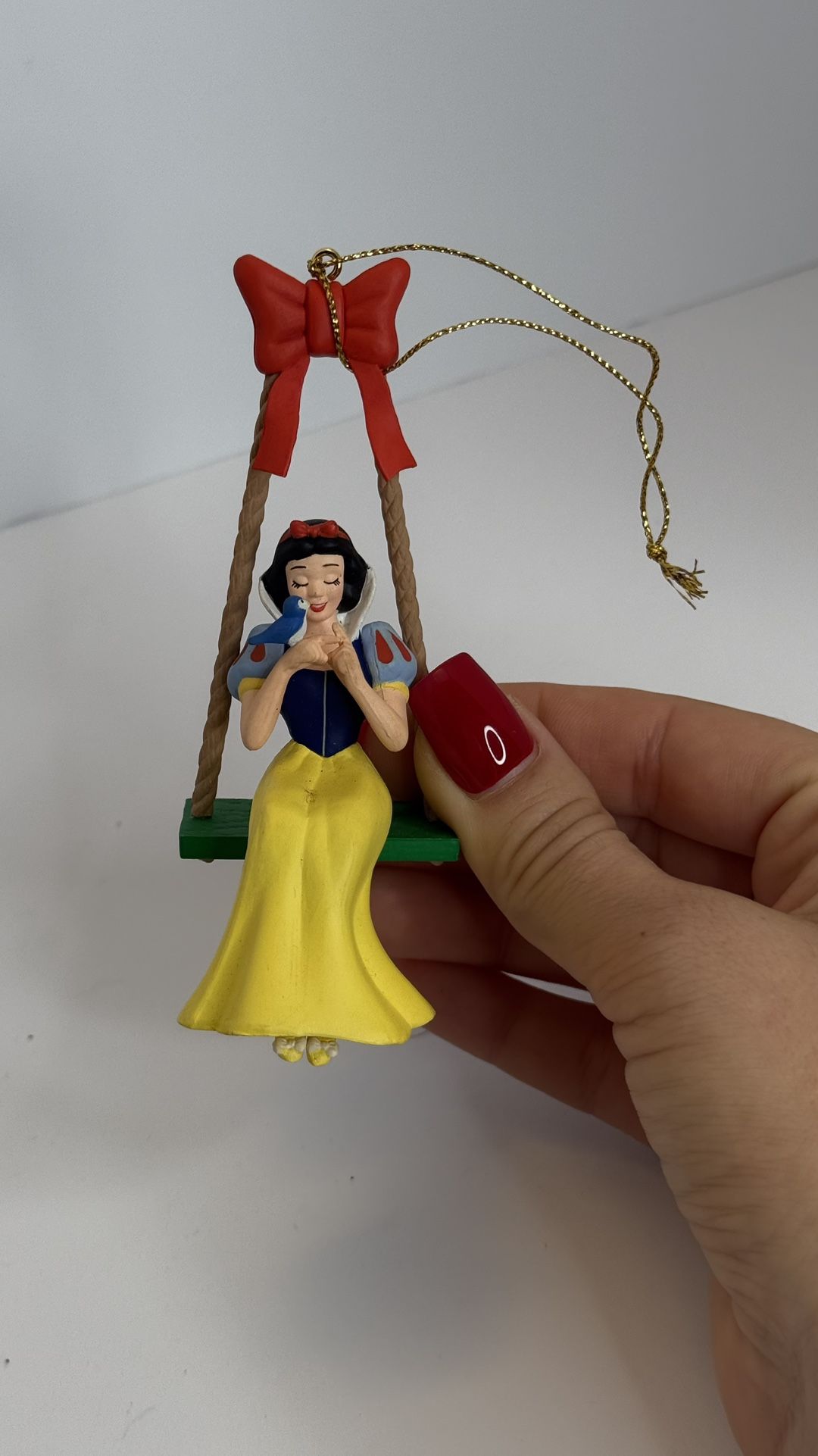 Disney Snow White Ornament 26231-128 – Collectible Figurine with Box