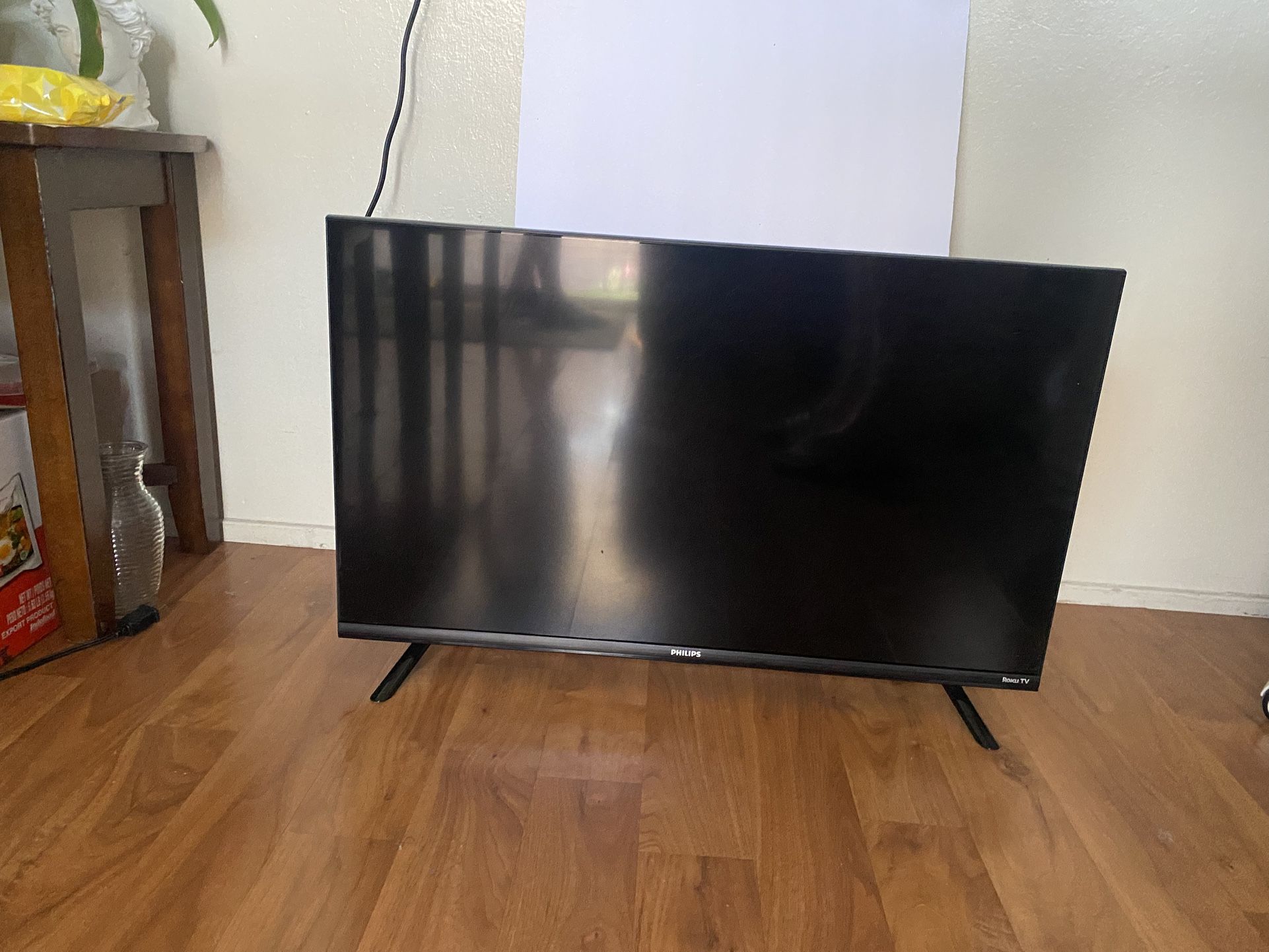 Philips 32" Class HD (720P) Smart Roku Borderless LED TV