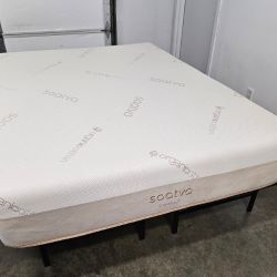 LIKE NEW! Saatva Contour5 Queen Mattress - Delivery Available