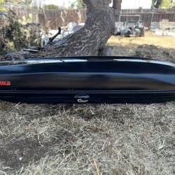 Yakima SkyBox Carbonite 18 Cubic Foot Sleek Vehicle Rooftop Cargo Carrier Box with Aerodynamic Carbonite Textured Lid and Dual-Sided Opening, Black