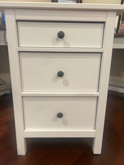 White 3-Drawer Nightstand
