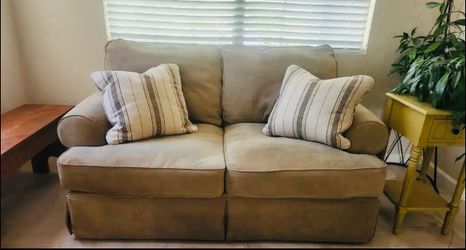 🛋️ Beautiful Sage Green Sofa, Loveseat, Coffee Table & End Table Set – Complete Living Room Package! 🚚