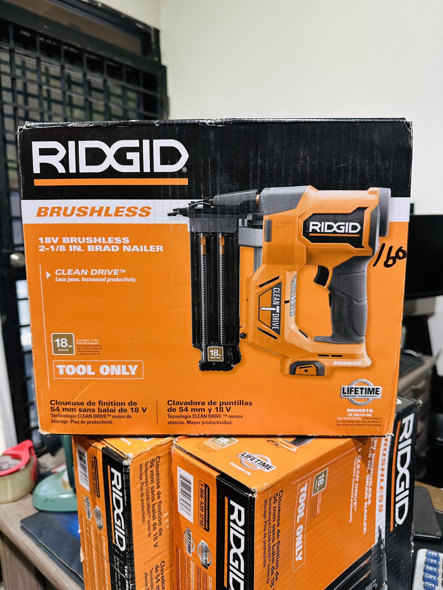 RIDGID 18V Brushless Cordless 18-Gauge 2-1/8 in. Brad Nailer (Tool Only) with CLEAN DRIVE Technology