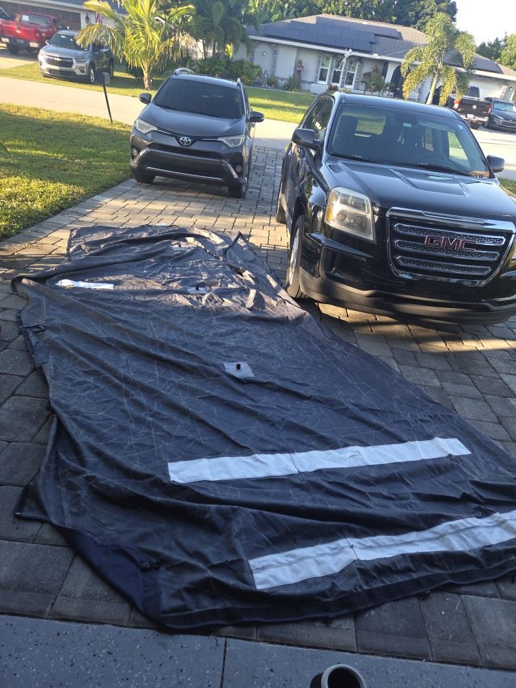 Vinyl dark blue cockpit boat cover