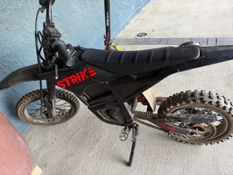 Throne Strike Electric Dirt Bike