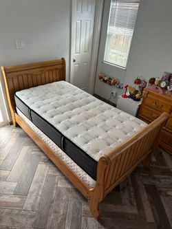 Solid wood full bed w mattress & vanity w mirror