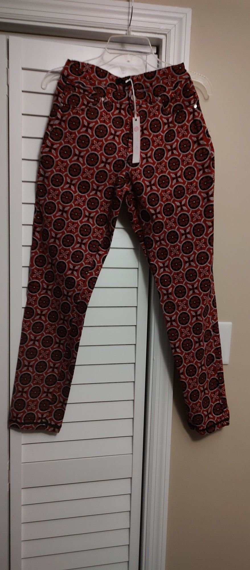 Simply Southern Pants Red & Black Floral size small