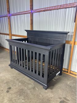 New Oxford Baby Weston 4 in 1 Convertible crib