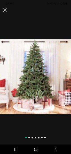 Like New Christmas Holiday Tree With Decorative Pinecones & In Storage Box