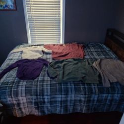 Knits/Sweaters