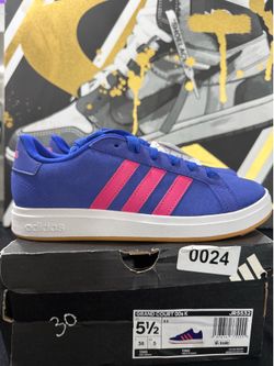 Adidas court vision Size 5.5