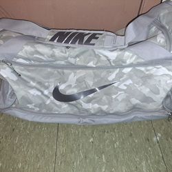 Big NIKE DUFFLE BAG BRAN NEW