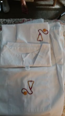 Uniform, pants and scrub top size 1X sell for $25 . White