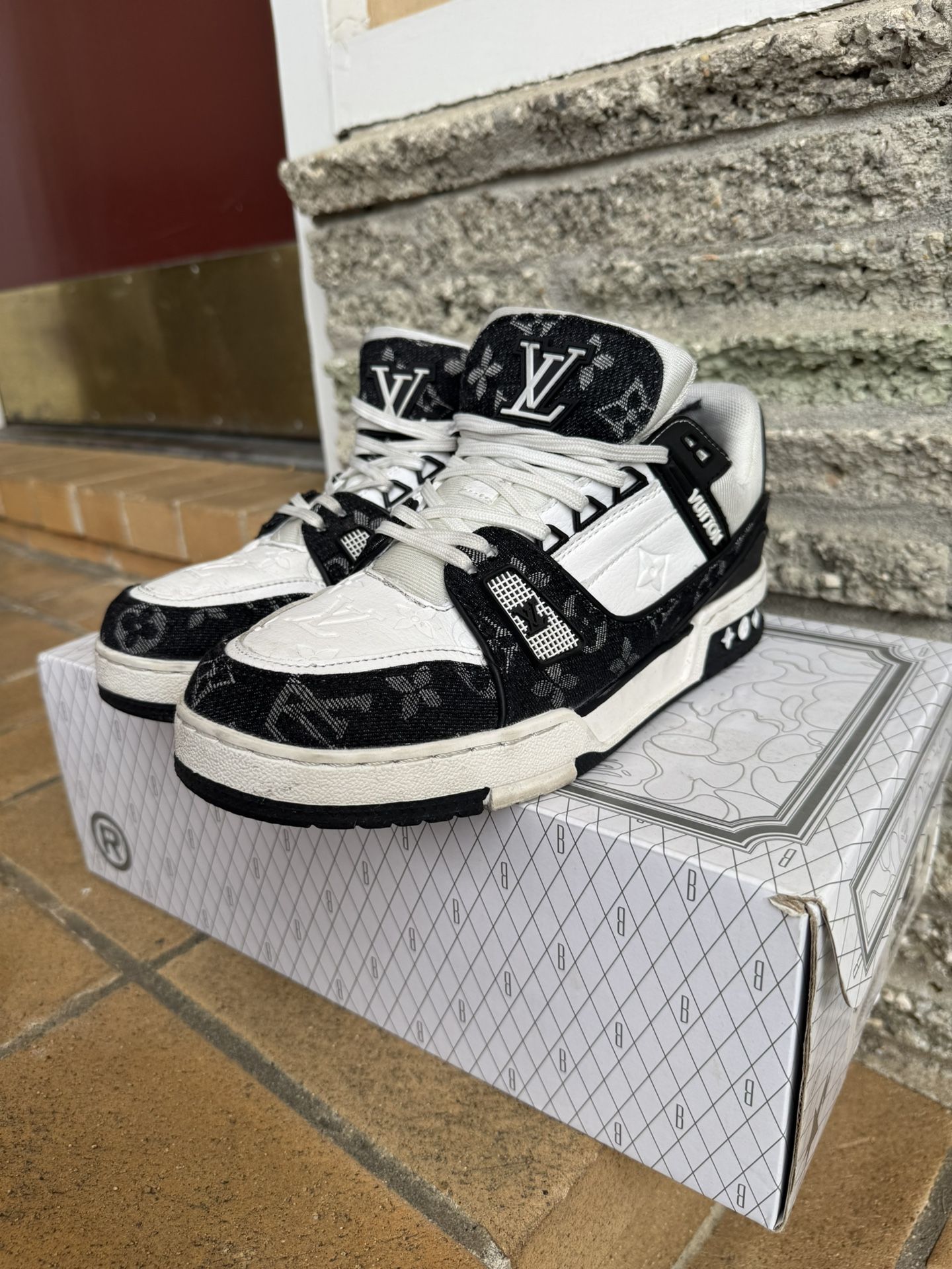LV Skates “Black & White” 