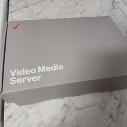 VERIZON ROUTER AND REMOTE 