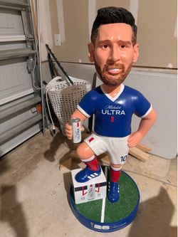 Messi Statue