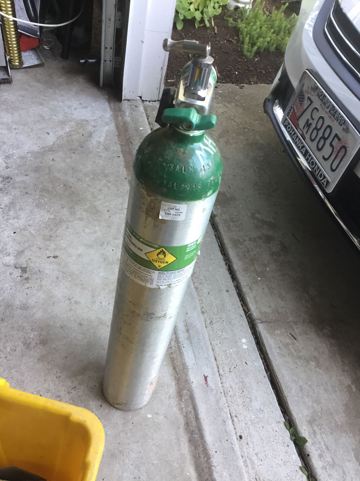 Two Tanks , One Regular And One Small One To Carry Out (they’re Empty )