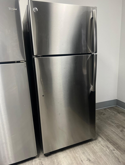 GE Top Freezer Fridge – Stainless, Clean Interior