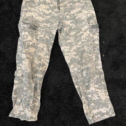 Digital Camo Cargo Pants (size 31-35)