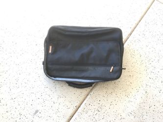 Laptop carrying case