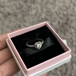 Pandora Elevated Heart ring Size 4.5