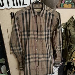 Burberry button up t shirt