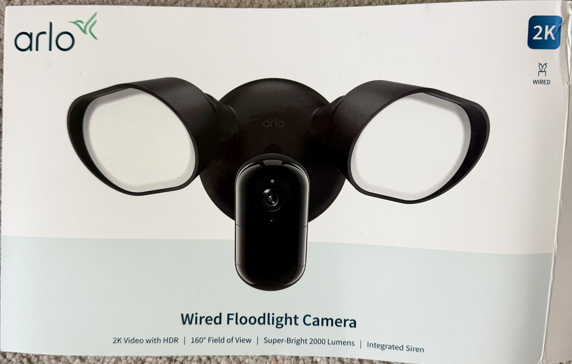 📸 Arlo Wired Floodlight Camera – 2K HDR – BRAND NEW
