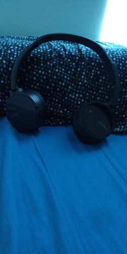 Sony headphones wireless with Free soccer shoes