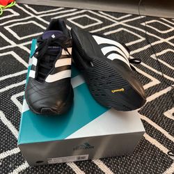 Size 10.5 predator running shoes lightstrike like new lightstrike